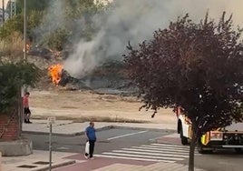 Imagen del incendio declarado en la calle Silvestre Sánchez Sierra.