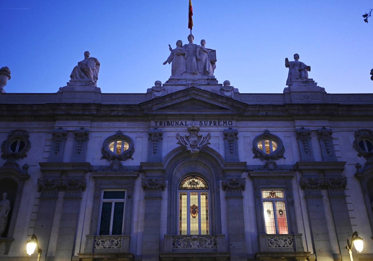 Vistas de la fachada de la sede del Supremo.