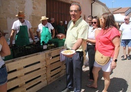 Degustación de la ensalada de garbanzos en La Vellés