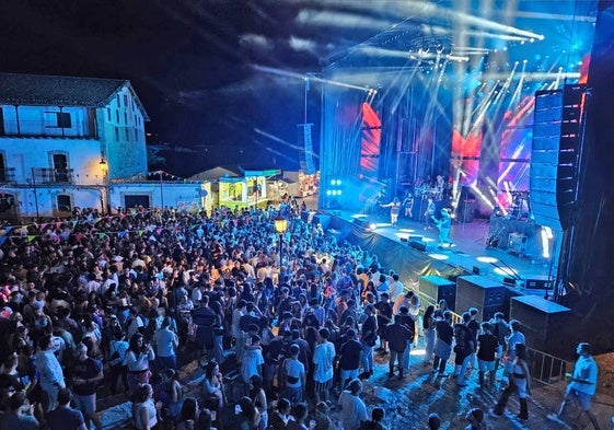 Imagen de una fiesta en Candelario.