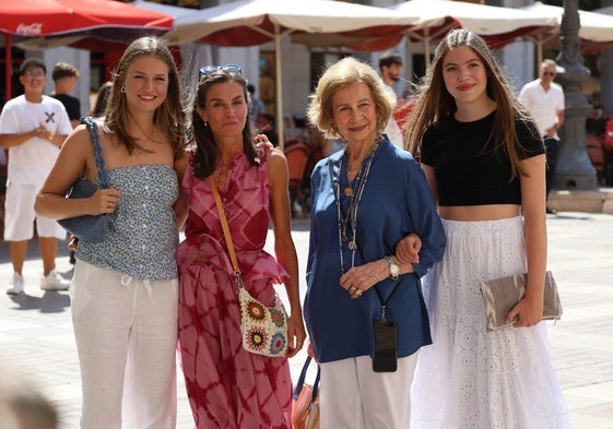 La reina Letizia, la princesa Leonor, la infanta Sofía y la reina Sofía.