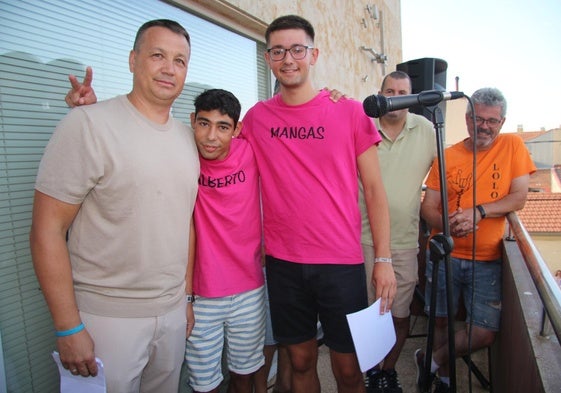 Agustín Rodríguez junto a Alberto y Alejandro Mangas