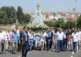 Procesión en honor a la patrona, la Virgen del Socorro, hasta la ermita.