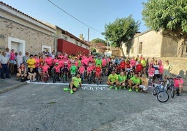 Los participantes en la vuelta, preparados para la salida