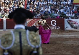 Interpretación de la chicuelina en la plaza de toros de Guijuelo.