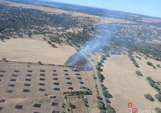 Imagen del incendio en Pozos de Hinojo.