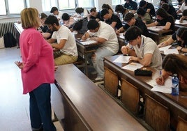 Imagen de varios estudiantes en un aula de la Universidad de Salamanca.