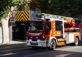 Un camión de Bomberos circula por Salamanca.