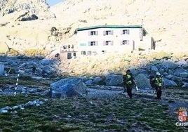 Rescatada una montañera lesionada en la Laguna Grande de Gredos (Ávila).