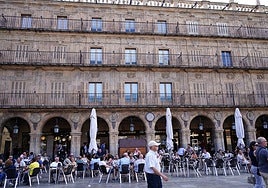 Pabellón de la Plaza Mayor en el que se encuentra el piso que saldrá a subasta.