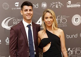 Morata y Alice Campello, en un Photocall.