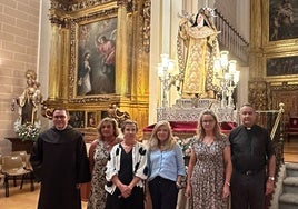 La imagen de Santa Teresa de Jesús en sus andas, ambas recién restauradas.