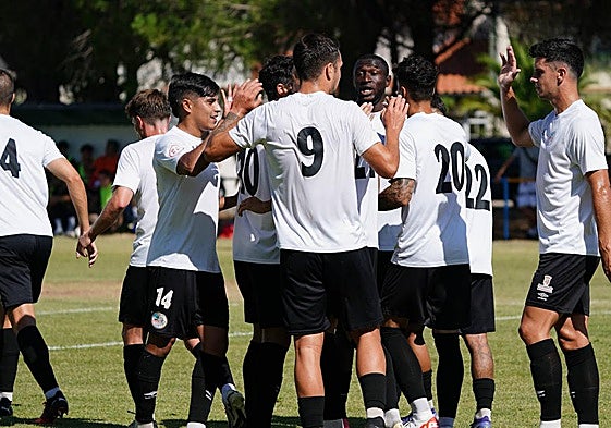 Los jugadores del Salamanca UDS, celebrando un gol durante esta pretemporada.