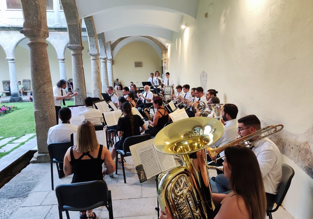 Imagen de una de las actuaciones de la banda municipal de música este verano en Béjar.