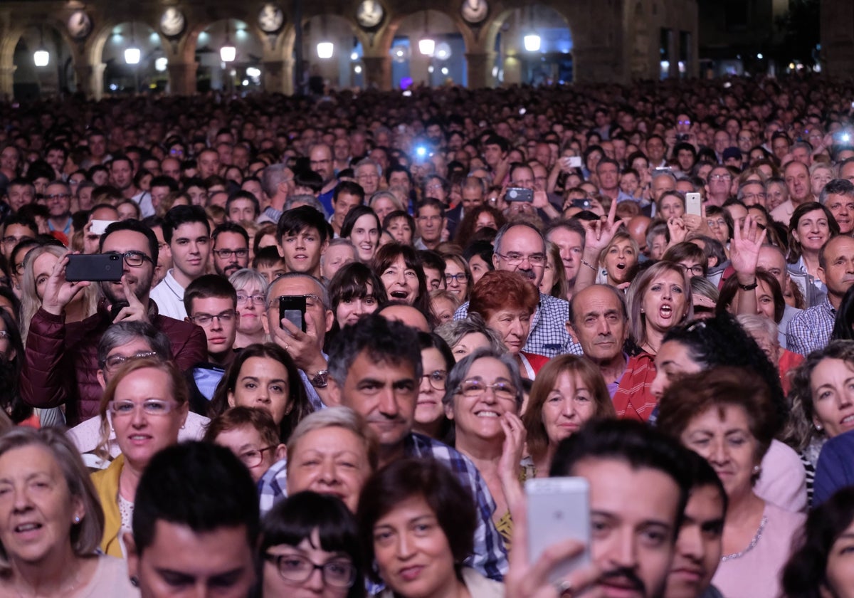 Asistentes a uno de los conciertos de ferias.