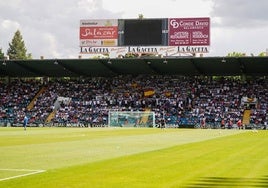 El Estadio Helmántico, durante un partido del Salamanca UDS en casa.