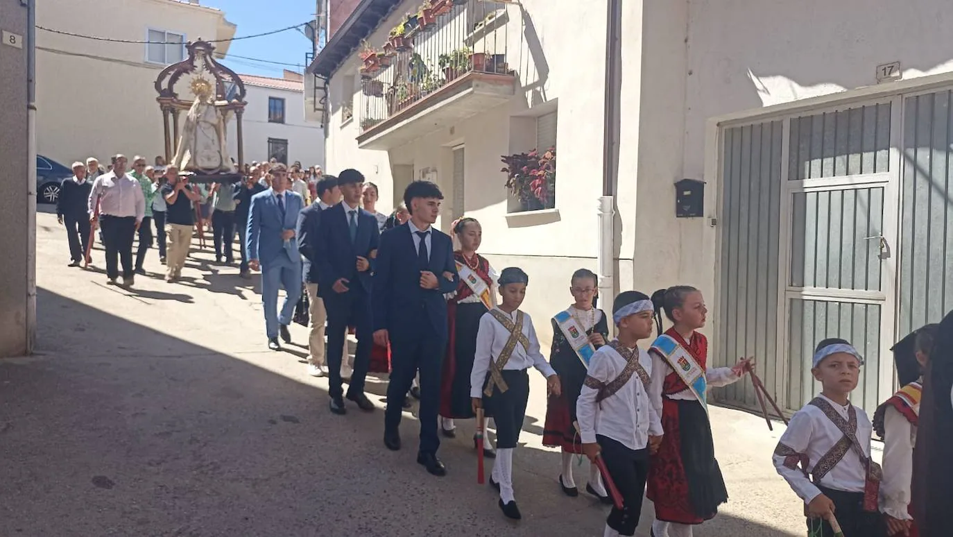 Cespedosa de Tormes honra a la Virgen del Carrascal