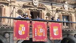 Silvia Domínguez da el pregón de las Ferias y Fiestas desde el balcón de la Plaza Mayor