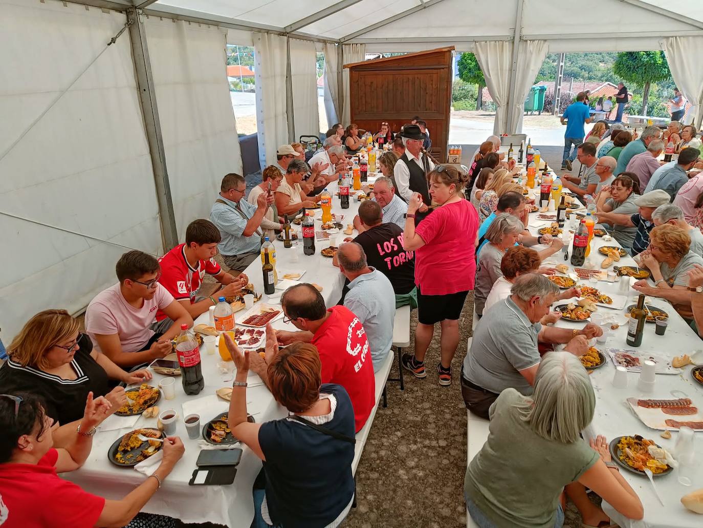 Alegre y sabrosa despedida a la Virgen del Rosario en la fiesta de El Tornadizo