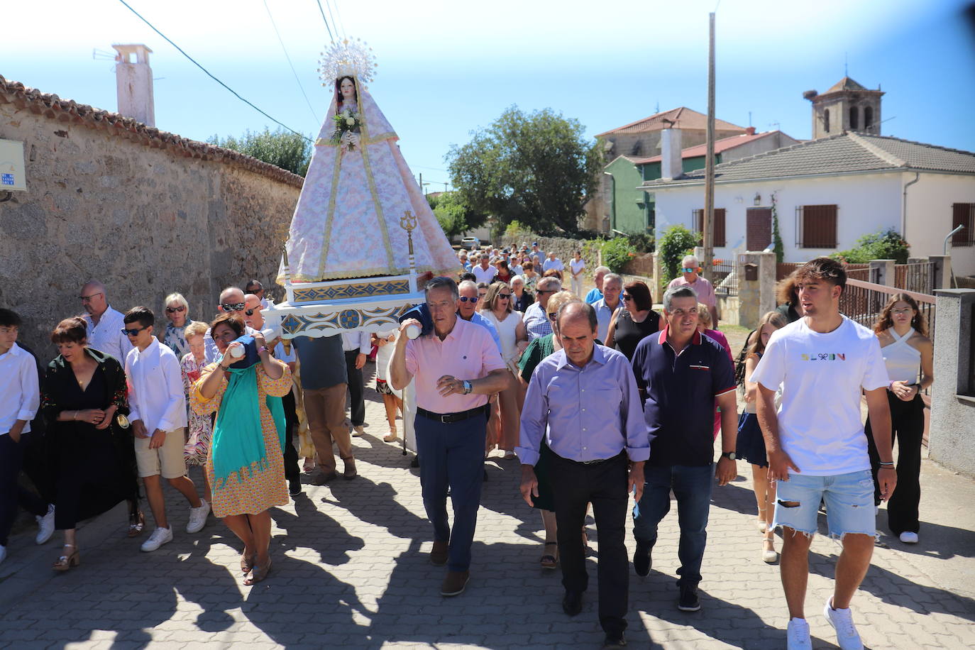 Gallegos de Solmirón entona el &quot;Adiós&quot; a la Virgen de Gracia Carrero