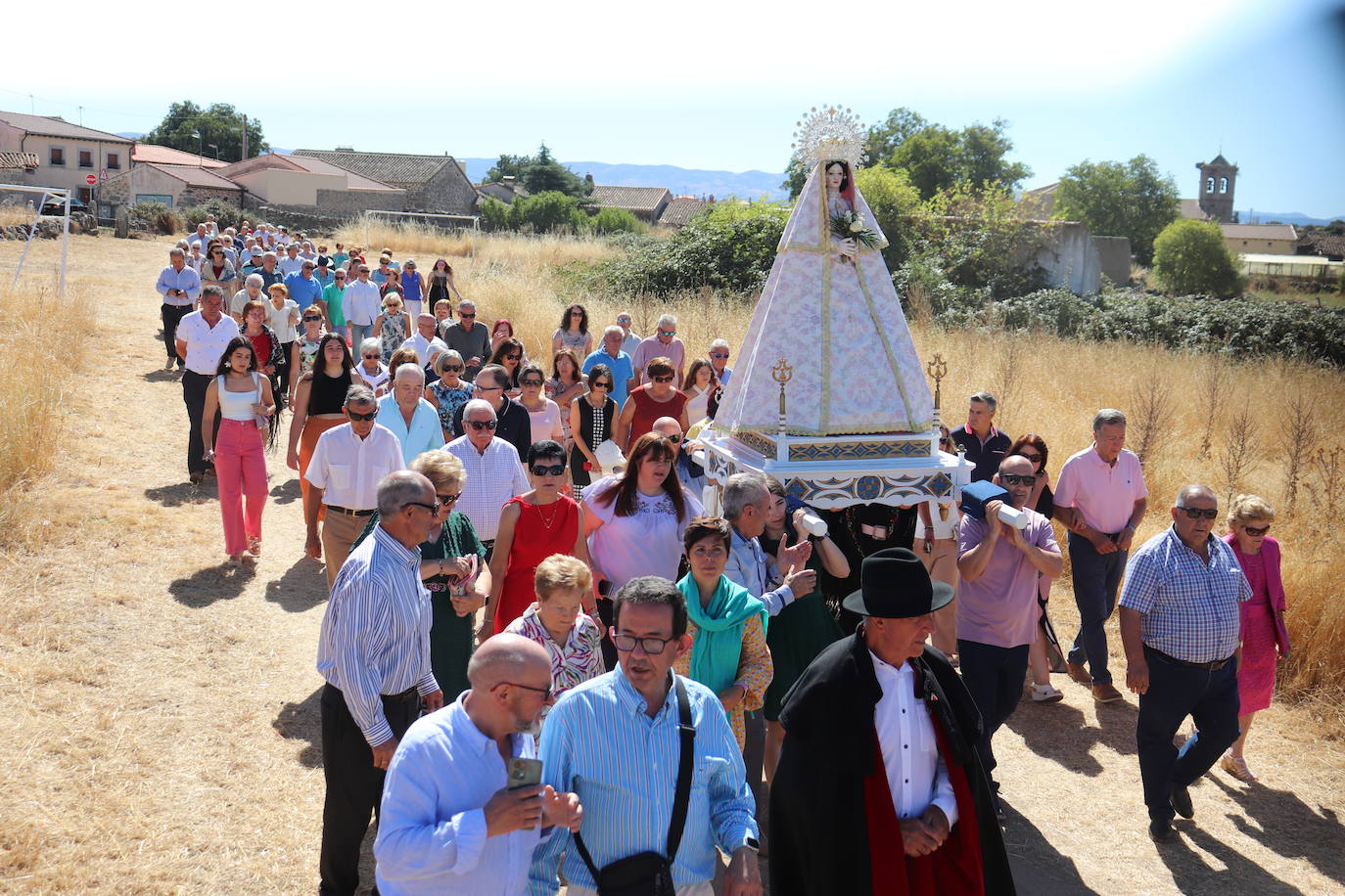 Gallegos de Solmirón entona el &quot;Adiós&quot; a la Virgen de Gracia Carrero
