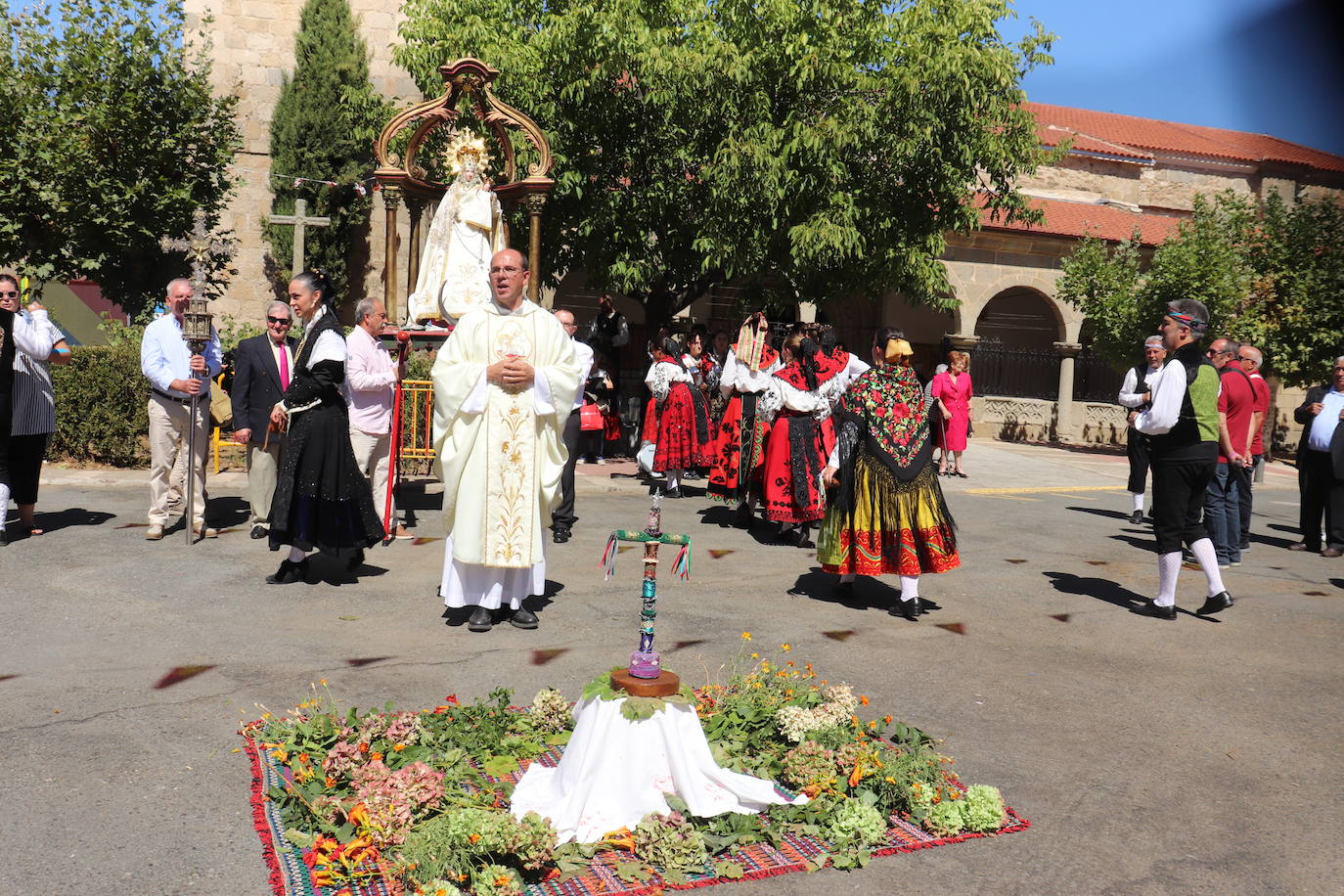 Sones de tradición para honrar a la Virgen del Carrascal en Cespedosa de Tormes