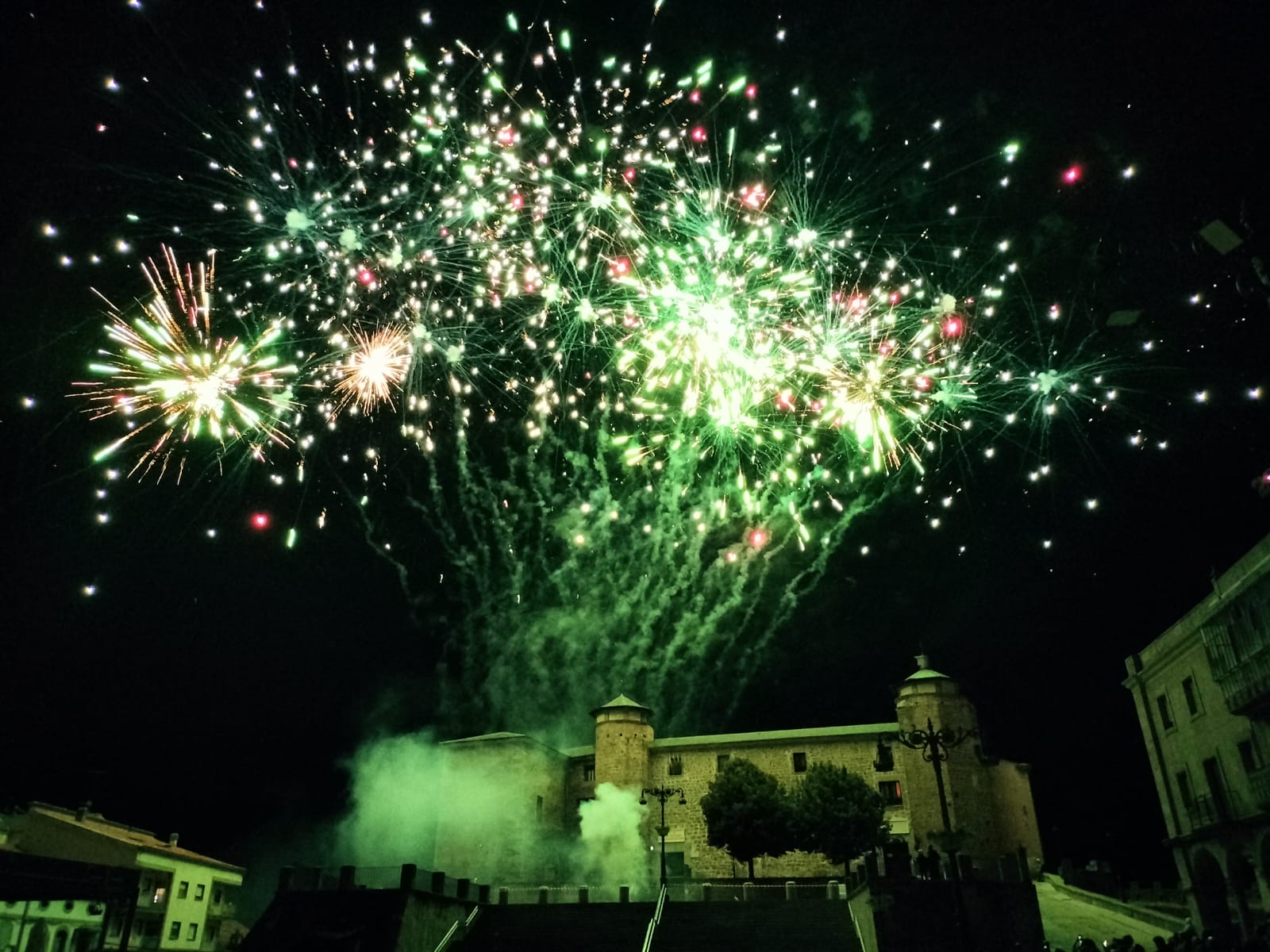El castillo de fuegos artificiales pone fin a las fiestas patronales de Béjar