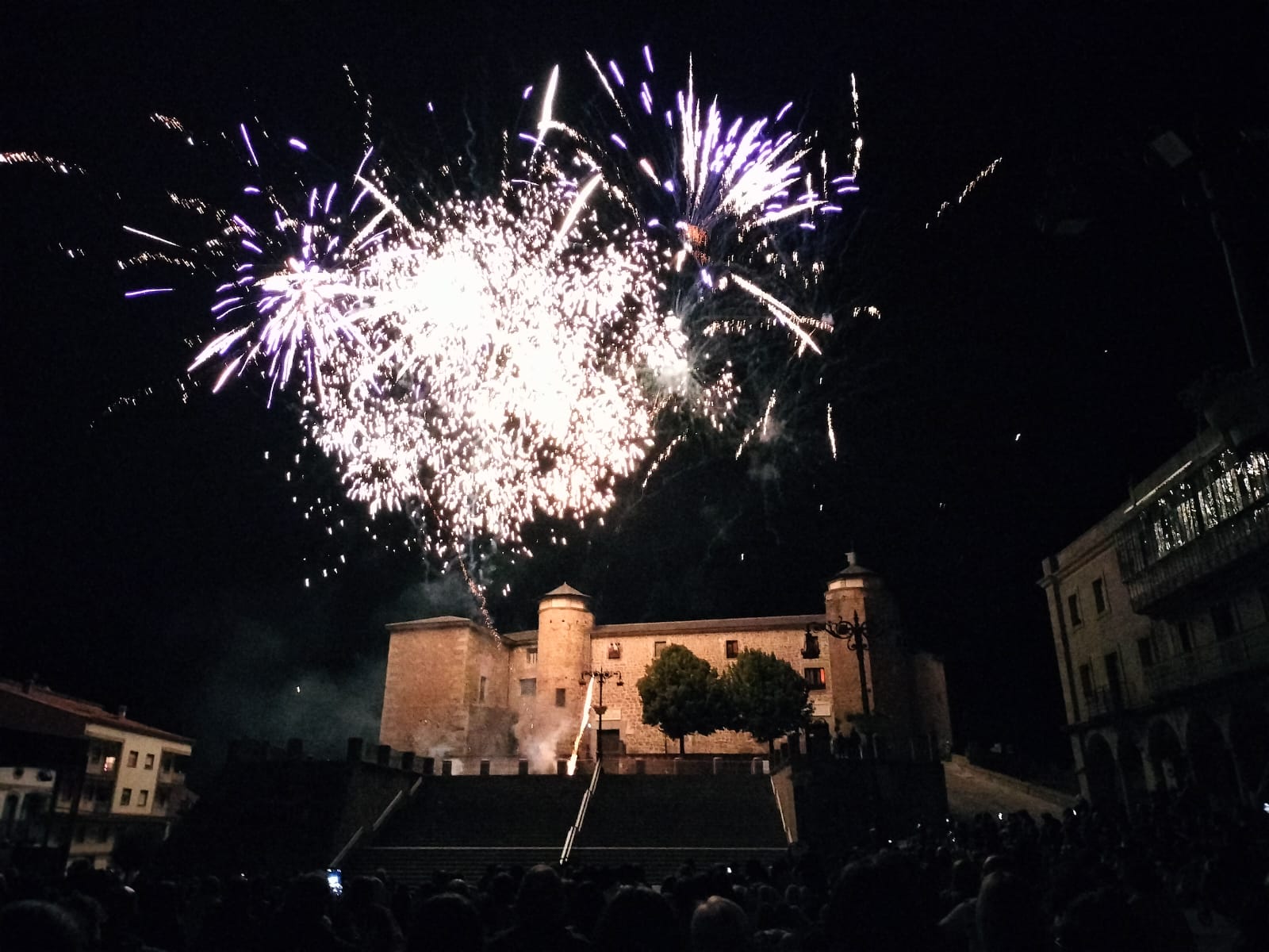 El castillo de fuegos artificiales pone fin a las fiestas patronales de Béjar