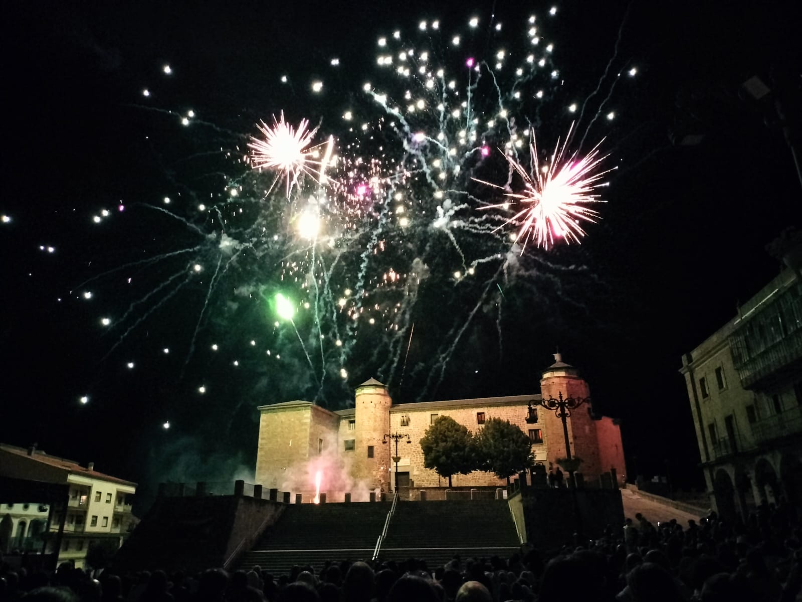 El castillo de fuegos artificiales pone fin a las fiestas patronales de Béjar