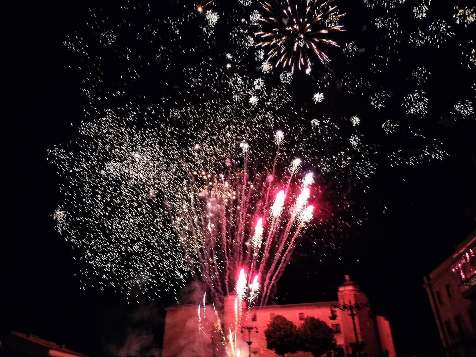 El castillo de fuegos artificiales pone fin a las fiestas patronales de Béjar
