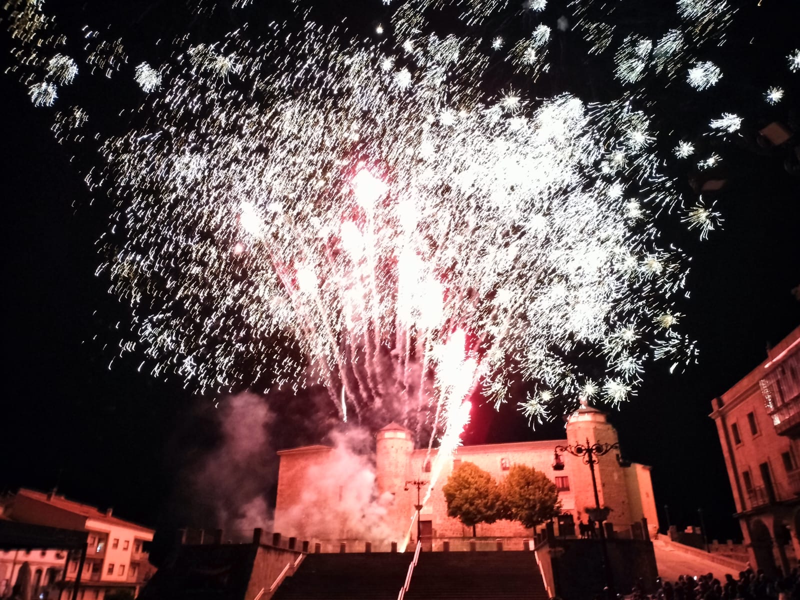 El castillo de fuegos artificiales pone fin a las fiestas patronales de Béjar