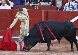 Excelente derechazo de Raquel Martín a Bravo, el sobrero cuarto que se lidió ayer en La Glorieta.