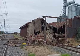 Imagen del muelle derruido por Adif