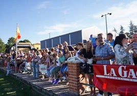 Aficionados de todas las edades siguiendo atentamente el Concurso