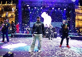 Inicio del concierto de Omar Montes en la Plaza Mayor.