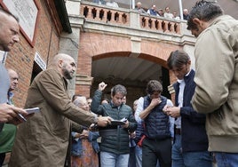 Marxista y Comandante, el lote de Roca Rey en La Glorieta