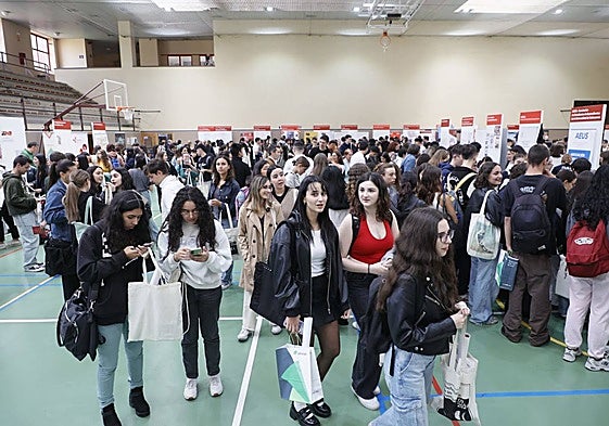 La Universidad de Salamanca da la bienvenida a sus alumnos con una multitudinaria Feria