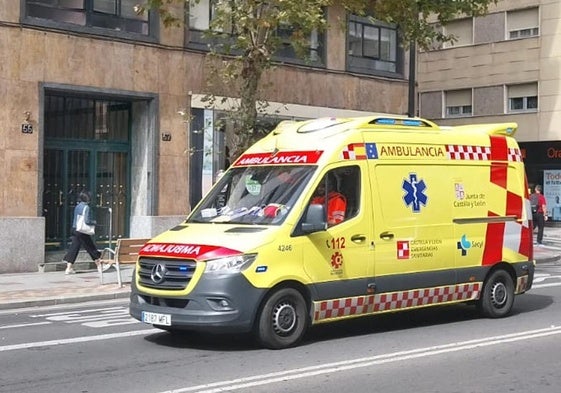 Una ambulancia en la calle María Auxiliadora.