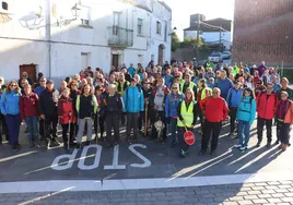 Los participantes en la ruta, a la salida de Béjar por La Antigua