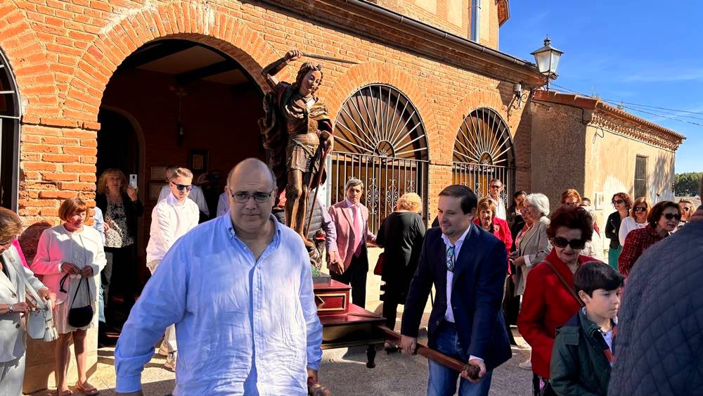 Ritmos de la tierra y bailes para el Santo patrón en Nava de Sotrobal