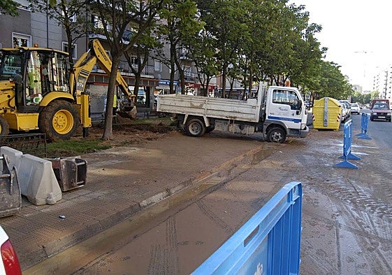 Obras por un reventón en Federico Anaya.