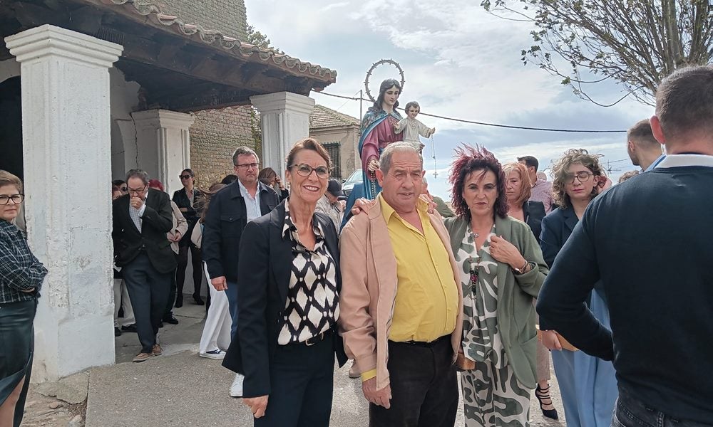 Honores a la Virgen del Rosario en Poveda de las Cintas