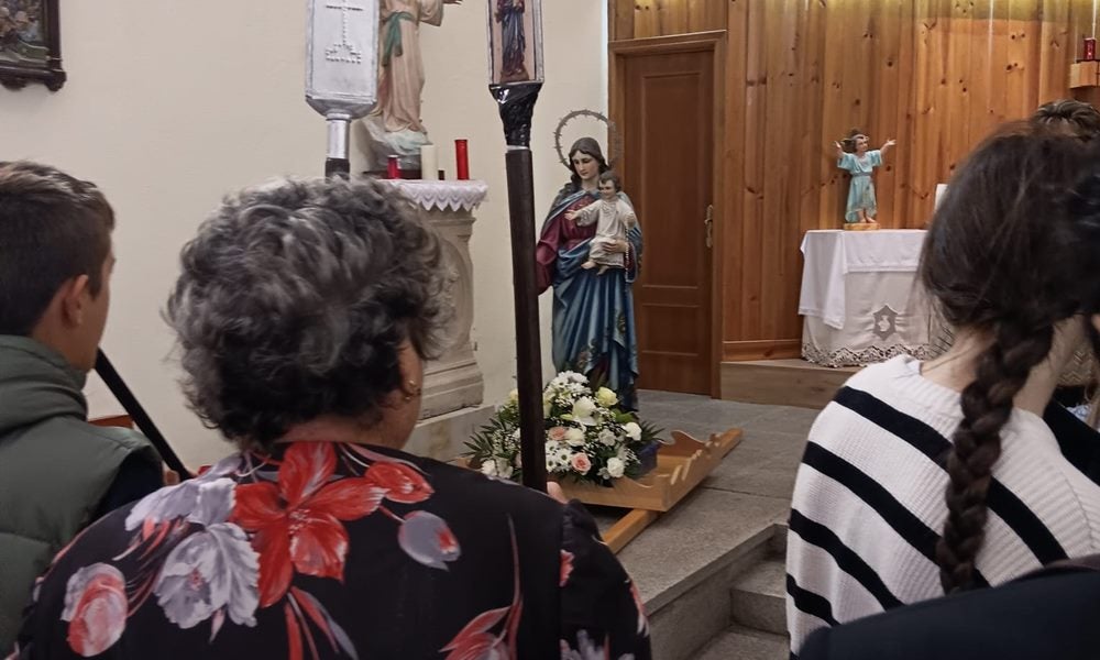 Honores a la Virgen del Rosario en Poveda de las Cintas