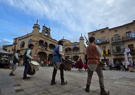 Actuación de música y bailes medievales en la Plaza Mayor