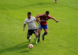 Martín Galván, en una acción durante el partido ante el Bergantiños FC.