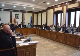 Imagen del pleno en el que la oposición votó en contra del pago de facturas por ver dudas legales.