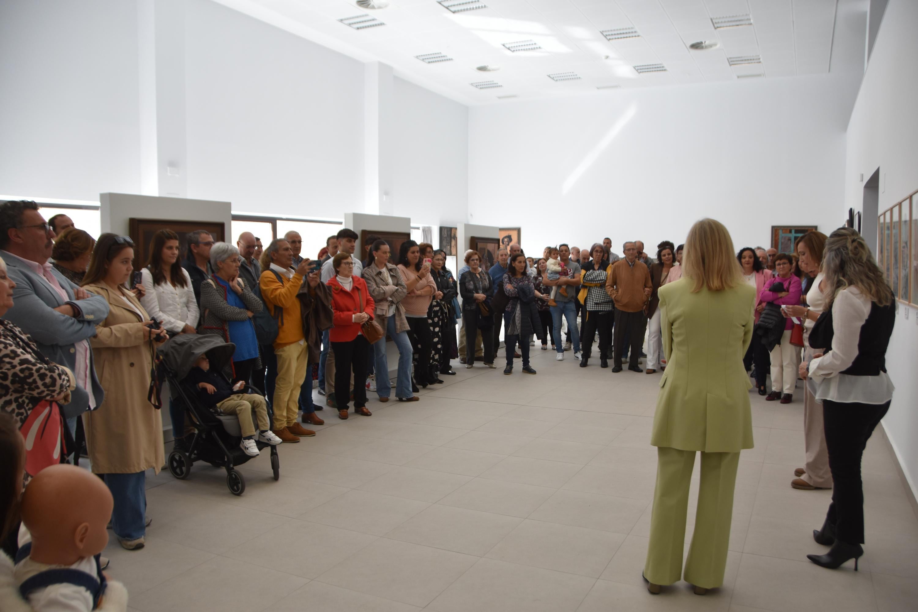 Inaugurada en Alba &#039;Trazos y pinceladas&#039; del artista Cotobal