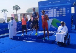 Alejandro Sánchez Palomero, en el podio del Campeonato del Mundo de Abu Dhabi en 2021.