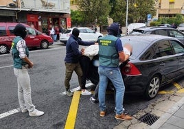 La Guardia Civil en una de las detenciones de la capital.