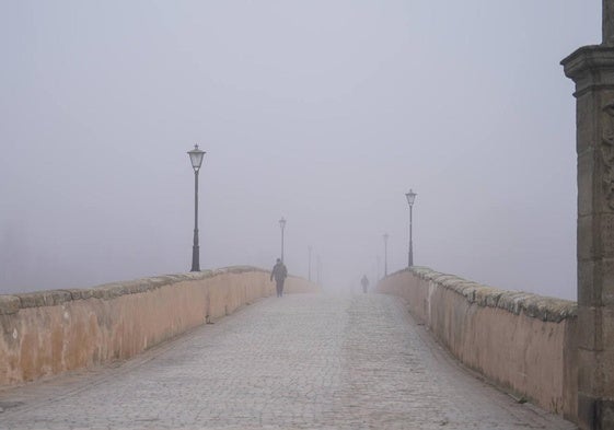 Puente Romano un día de frío invierno.